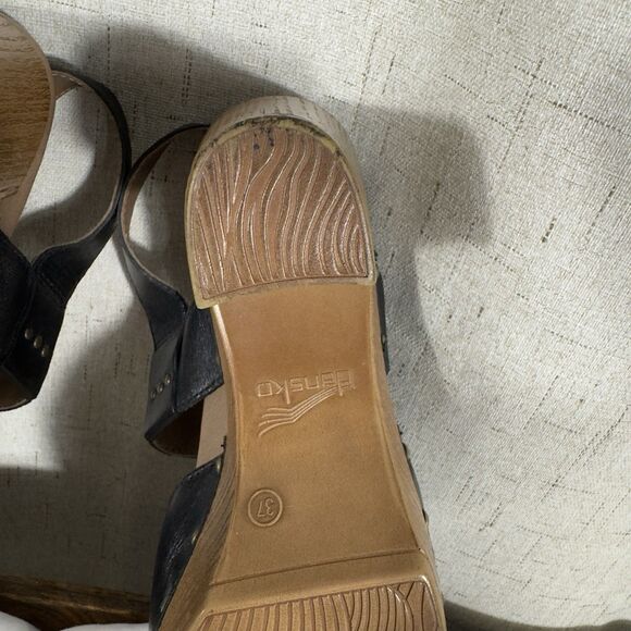 Dansko Black Leather Platform Clog Sandal Size 37 Wood Heel Studded Strap Buckle - Picture 9 of 12